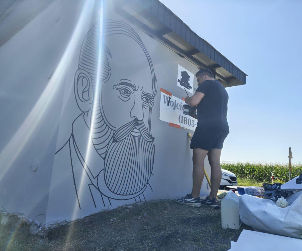 Lewków. Kolejne murale z Lipskimi na przystankach
