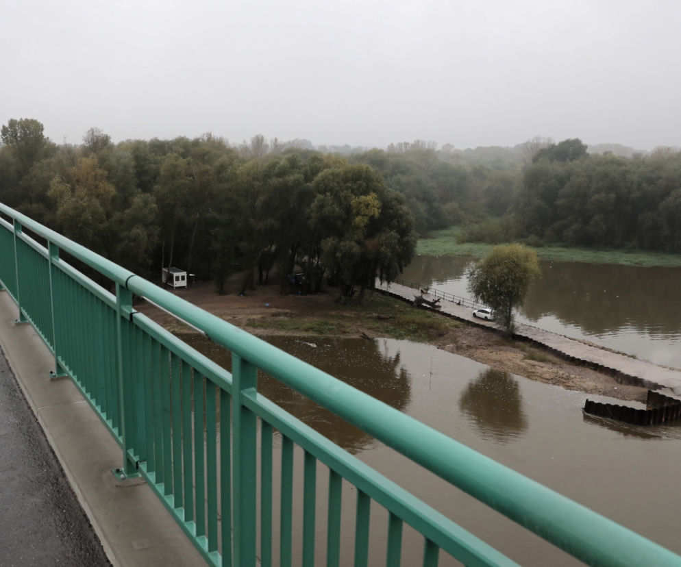 Most pontonowy na Wiśle zdemontowany. Ścieki znów wpadają do rzeki