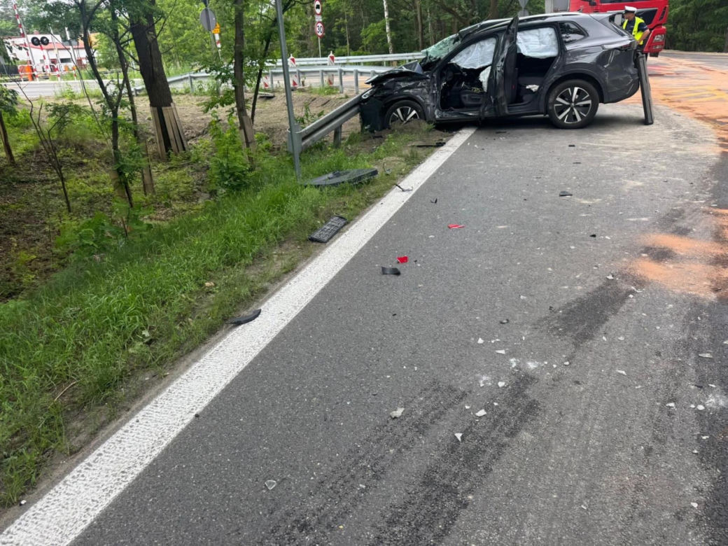 Wypadek radiowozu i ciężarówki