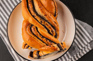 Ten nocny makowiec robi furorę przed świętami! Przepis, który wychodzi zawsze