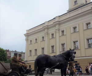 Przybyli ułani... świętować na Rynku w Lesznie