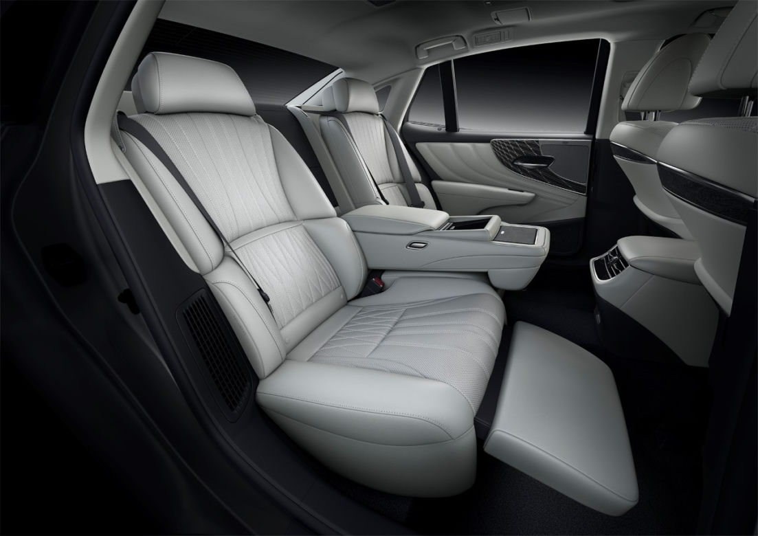 (2021) Lexus LS po liftingu