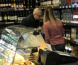 Stanisław Pięta kupuje alkohol