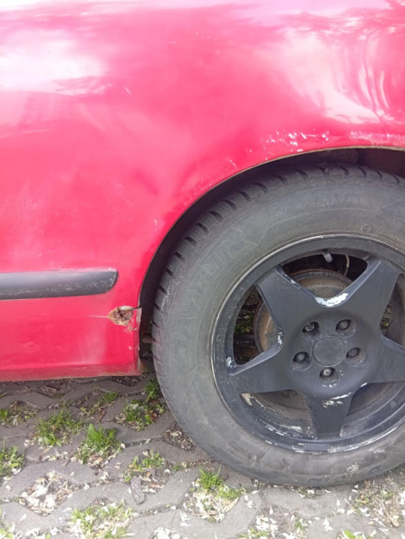 Zdewastowali auto na juwenaliach Politechniki Łódzkiej. Właścicielka szuka świadków