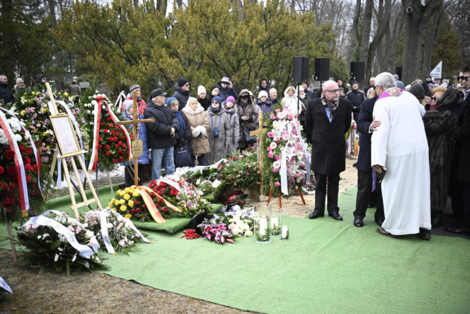 Bożena Dykiel spoczęła na Powązkach Wojskowych