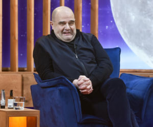 Tak Cezary Żak wyglądał na początku kariery. Niezwykła metamorfoza gwiazdora Miodowych lat