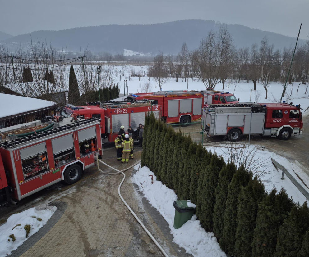 Akcja gaśnicza w Jurkowie. Ogień zajął kotłownię i dach
