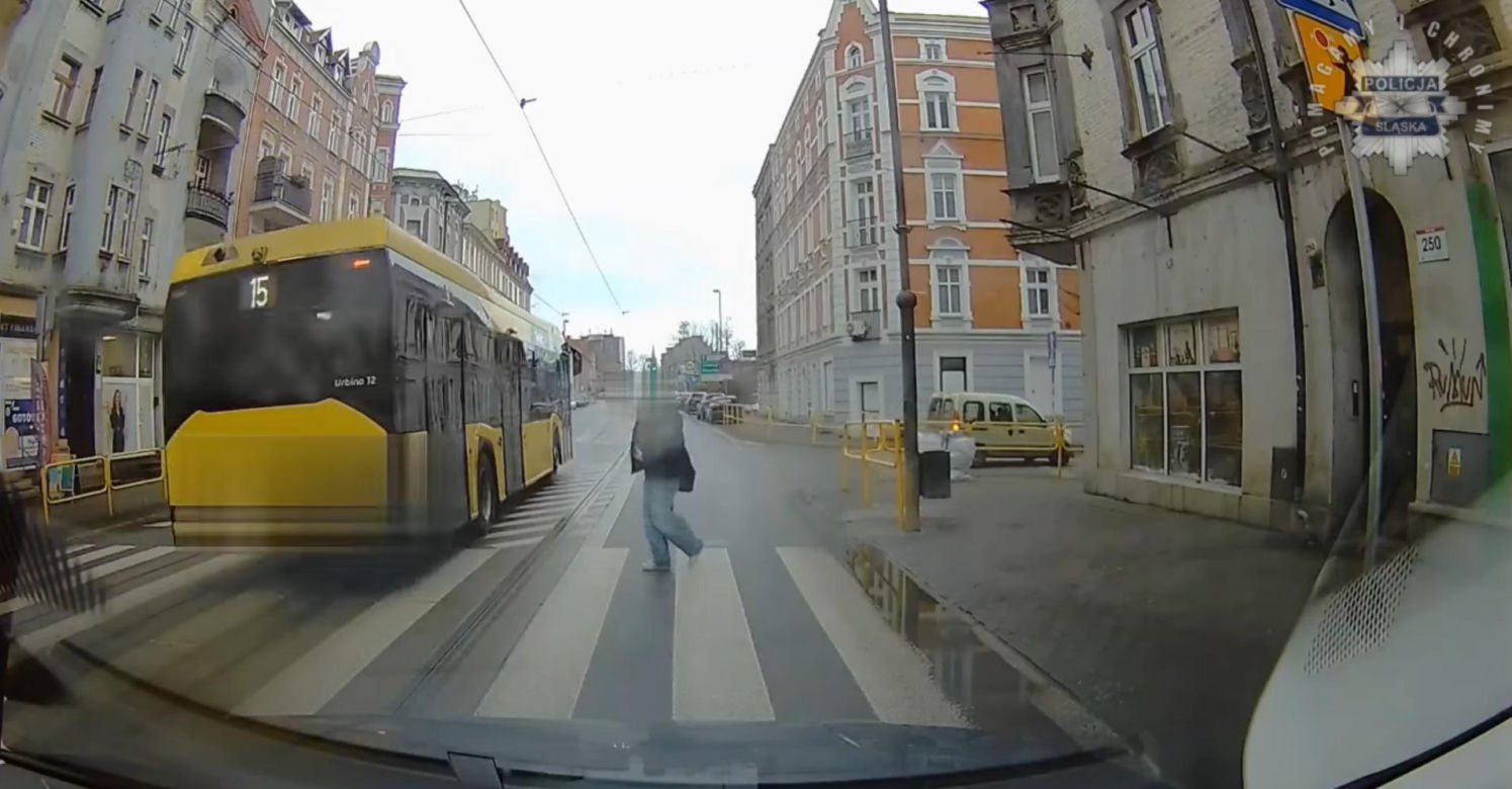 Niebezpieczny manewr kierowcy autobusu miejskiego w Zabrzu