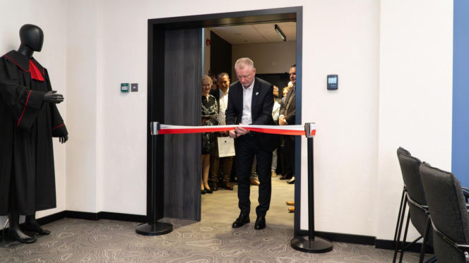 Sala sądowa w Wyższej Szkole Biznesu