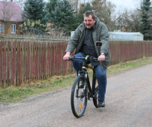 Adam Kraśko wdzięczny żołnierzom. Jego mama ostrzega: Będzie wojna, bo kury się nie niosą 