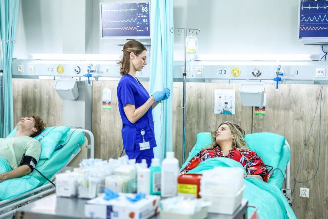 "Szpital św. Anny", odcinek 87: Strzelanina przed szpitalem! Postrzelona pielęgniarka walczy o życie