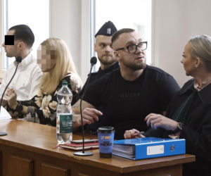 Łukasz Żak w sądzie. Sypie się linia obrony jego kolegów. Biegły: „Każdy ma obowiązek udzielenia pomocy”