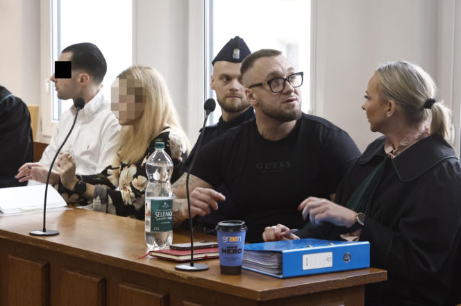 Łukasz Żak w sądzie. Sypie się linia obrony jego kolegów. Biegły: „Każdy ma obowiązek udzielenia pomocy”