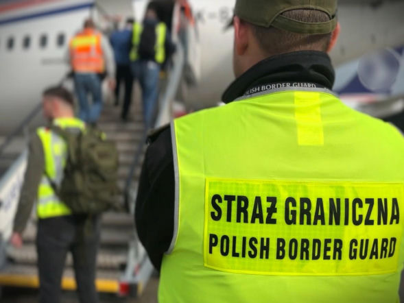 62-latka żartowała, że „ma bombę”. Do Malagi już nie poleciała