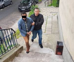 Gang plądrował mieszkania na Śródmieściu! Rabowali wszystko, co wpadło im w łapy