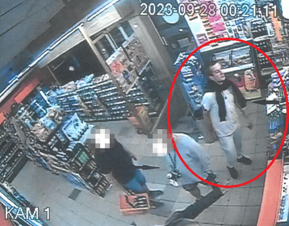 Brutalny atak nożownika w centrum Warszawy. Policja szuka sprawcy, udostępniła drastyczne nagranie