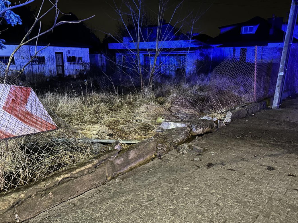 Pijany kierowca BMW wjechał w budynek