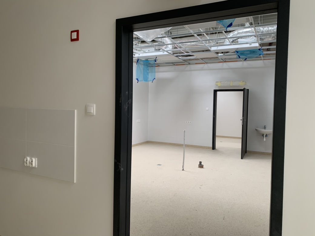 Budowa schroniska przy ul. Kobylepole w Poznaniu (kwiecień 2021)