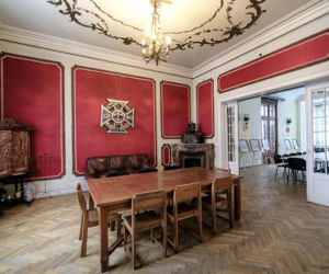 Były tu biura, przedszkole i Urząd Stanu Cywilnego. Dziś w dawnej willi fabrykanta działa harcerstwo