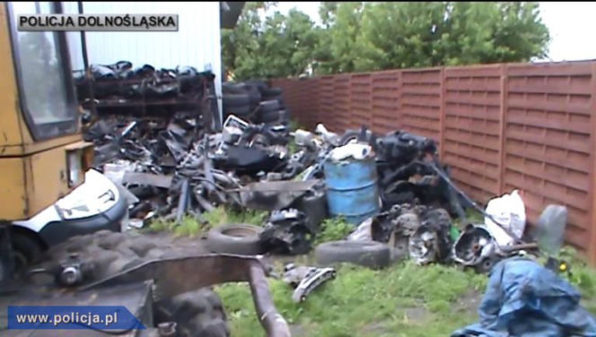 Policja odzyskała skradzione luksusowe samochody