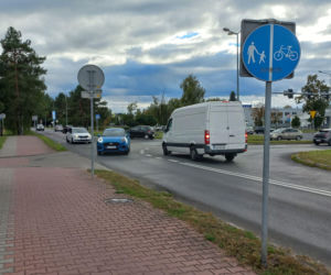 Prosto przez skrzyżowanie. ​Prezydent Leszna proponuje zmianę przebiegu ścieżki rowerowej na odcinku Konstytucji 3 Maja