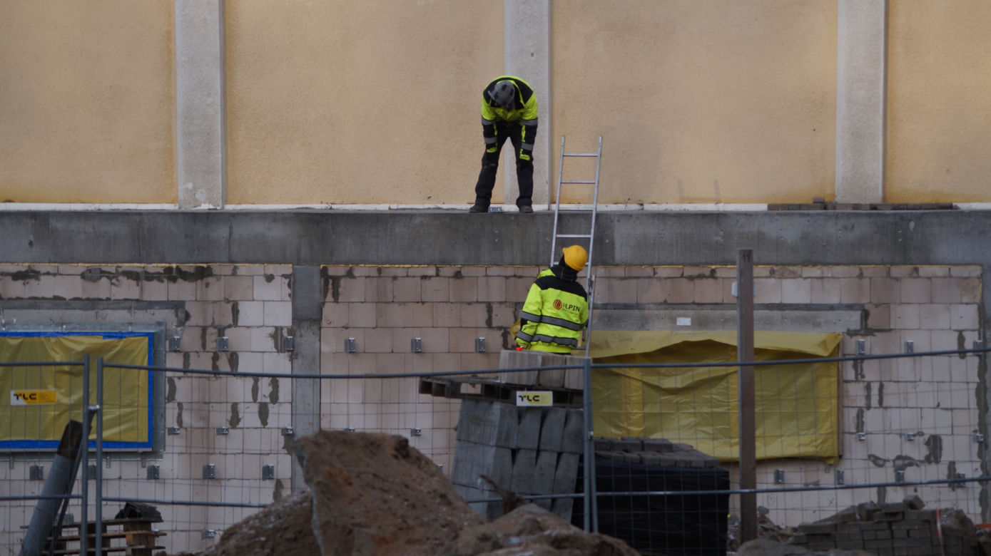 Basen na bydgoskim Miedzyniu nabiera kształtów. Zaglądamy na plac budowy