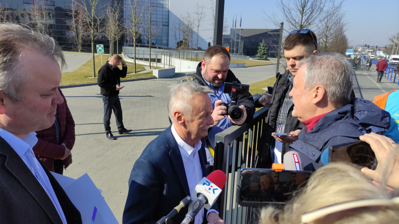 Protest pod siedzibą TZMO. Co dalej z Toruńskimi Zakładami Materiałów Opatrunkowych w Rosji?