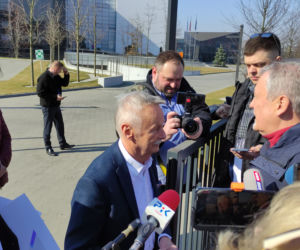Protest pod siedzibą TZMO. Co dalej z Toruńskimi Zakładami Materiałów Opatrunkowych w Rosji?