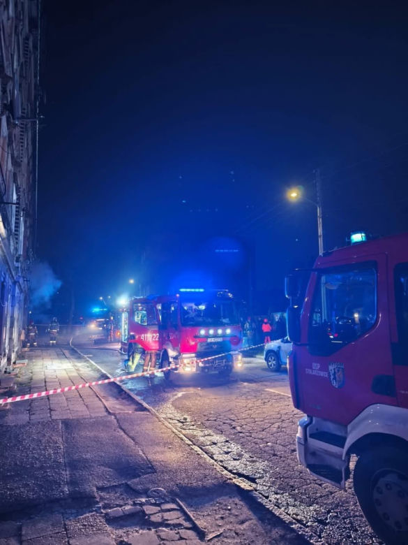 Pożar budynku mieszkalnego w Bytomiu. Do szpitala trafiło 9 osób w tym piątka dzieci