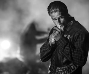 Charlie Hunnam w serialu Synowie Anarchii