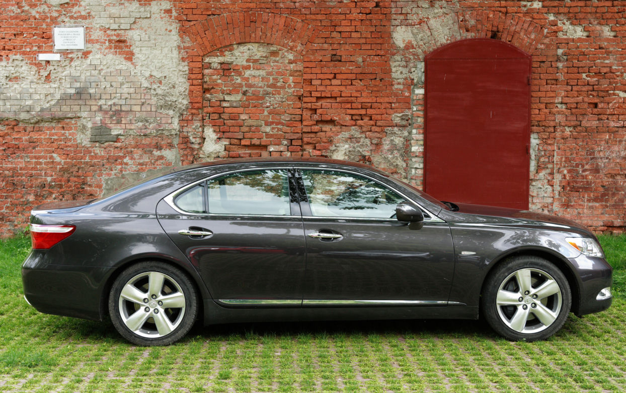 Lexus LS 460