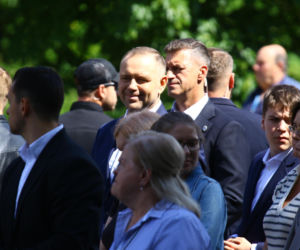 Nawrocki na procesji z rodziną