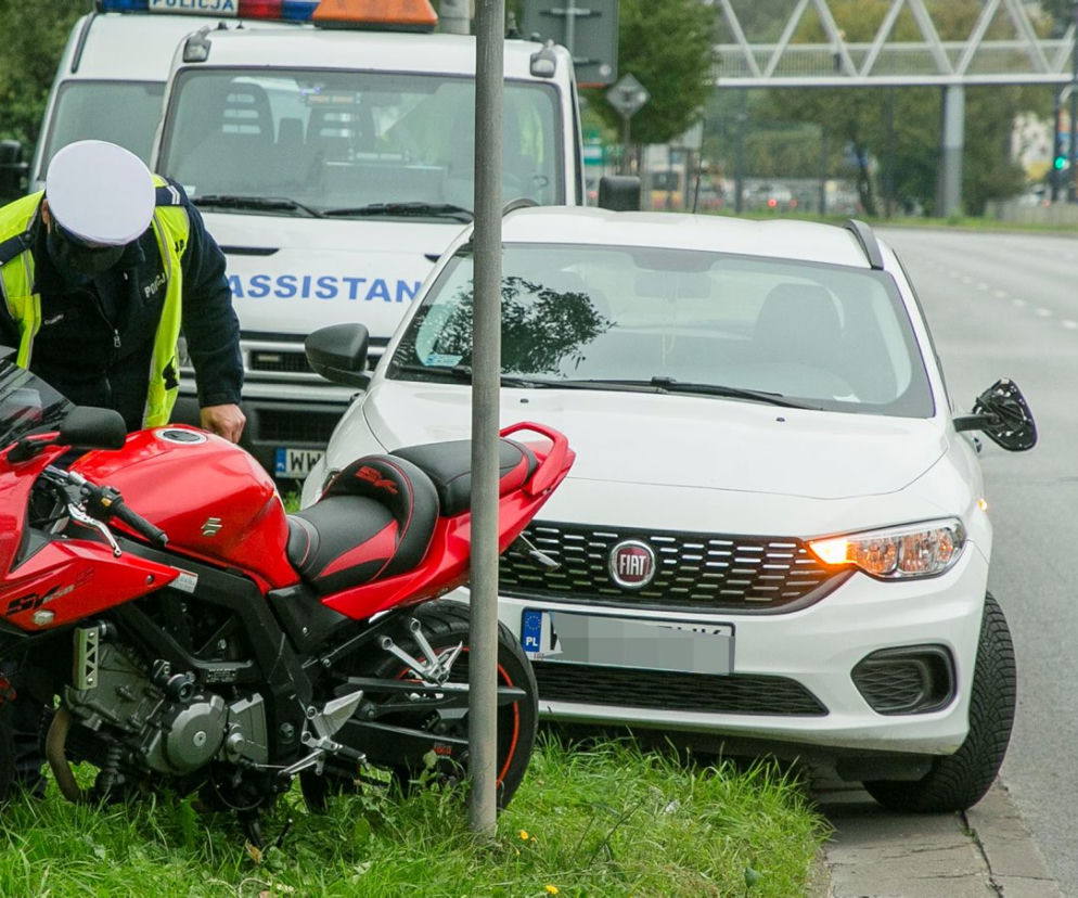 Motocyklista runął na jezdnię