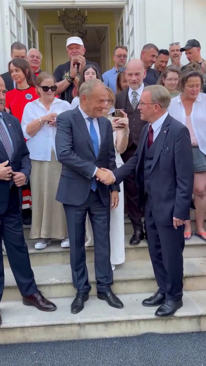 Artur Barciś chciał sprawdzić czy Tusk nosi perukę
