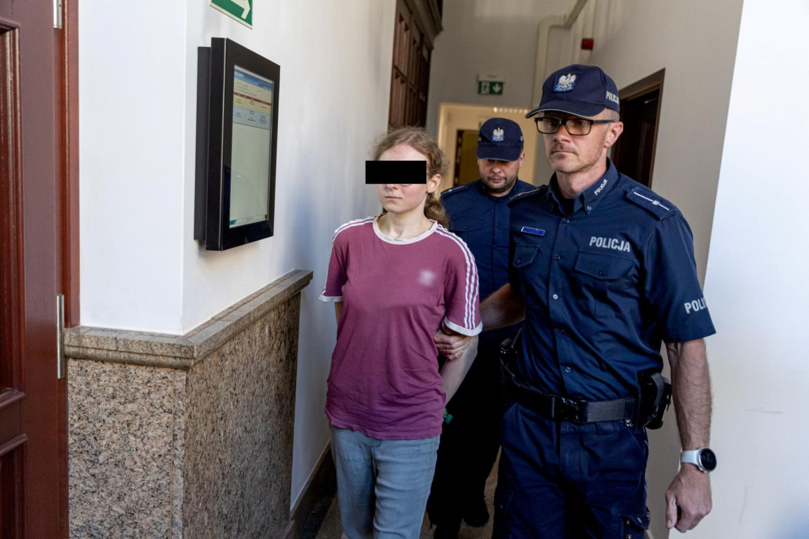 Podeszła do babci, przytuliła i dźgnęła ją nożem. Ruszył proces 19-letniej Antoniny