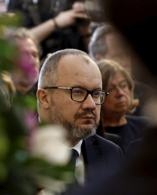 Monika Olejnik na pogrzebie senatora Piesiewicza. Towarzyszył jej ukochany