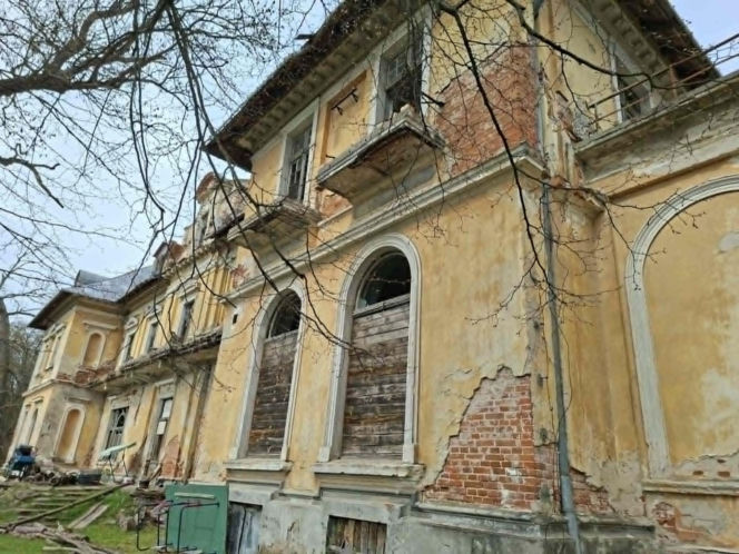 Kiedyś perła, dziś w ruinie. To nie jest zwykły pałac w Świętokrzyskiem (Pałac w Bałtowie)
