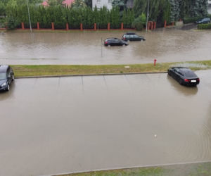 Ulewa w Rzeszowie! Rynny nie wytrzymują od nadmiaru deszczu [ZDJĘCIA,WIDEO]