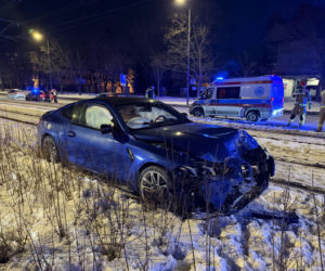 Warszawa: Tramwaje skierowane na objazdy! Zdarzenie z udziałem BMW