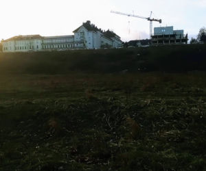 Wielki krater na Pogodnie