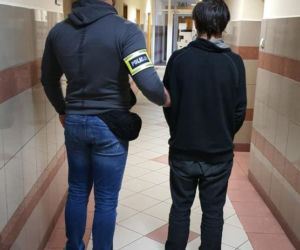 Mieszkali w Renault Lagunie i kradli na potęgę. Gruzini w rękach policji. Podczas zatrzymania nie mieli nawet butów