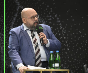 Warszawskie Targi Obronne. Scena Biała. Śmigłowiec przyszłości. Od pola walki po akcje ratownicze. Jak projektować i wybierać śmigłowce do najbardziej wymagających operacji?