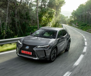 Lexus UX 250h E-Four Omotenashi