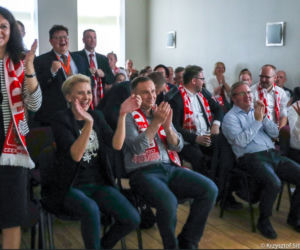 Wpadka pierwszej damy? Agata Duda założyła czarną koszulkę na mecz Polski [ZDJĘCIA]