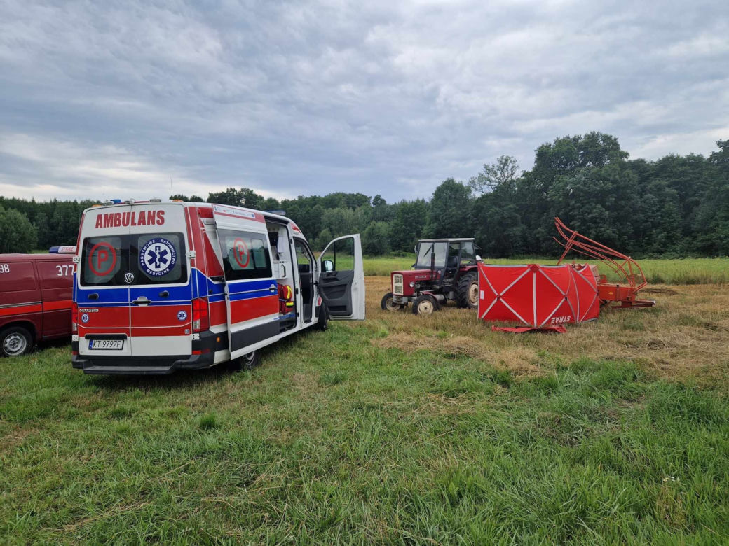 Zaczarnie. Nie żyje młody mężczyzna. Zmarł tragicznie podczas prac polowych