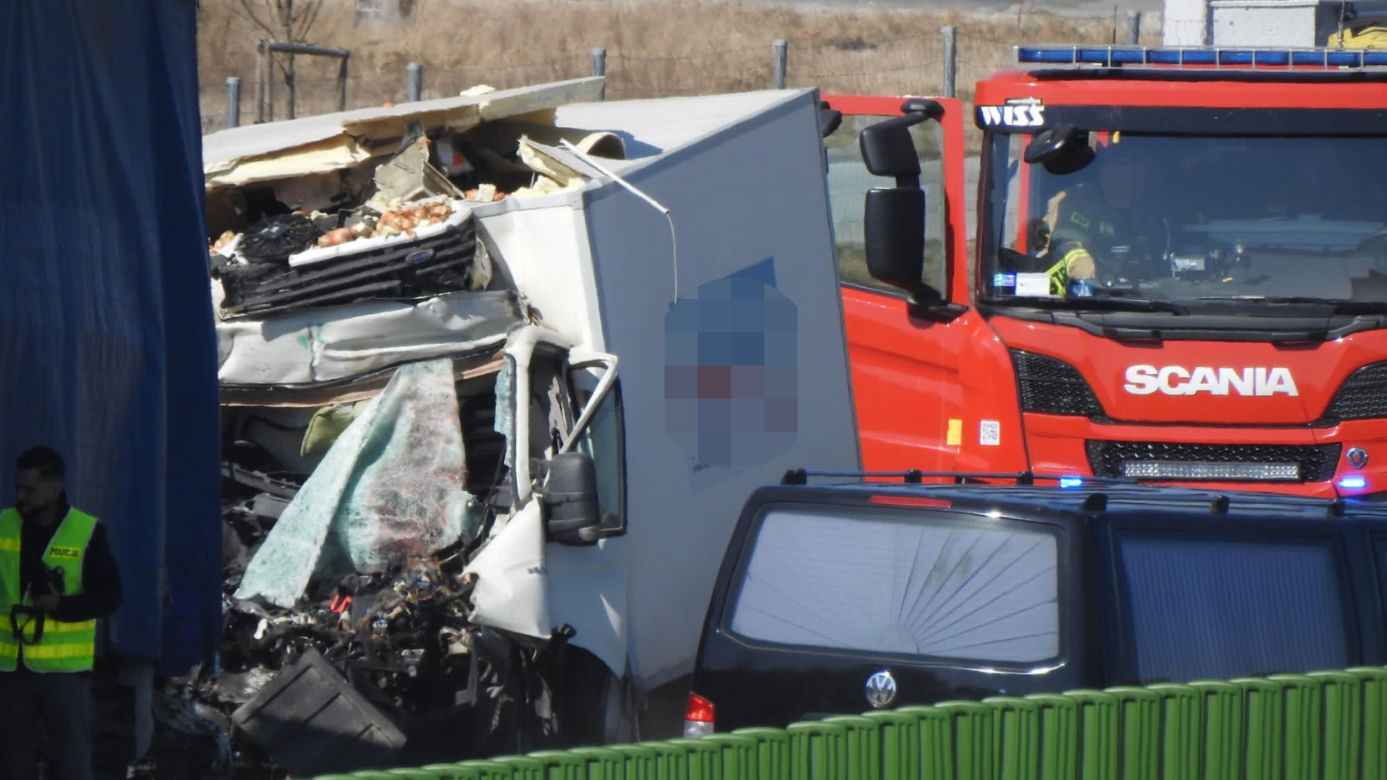 Dwa wypadki jeden po drugim na S17. Nie żyje 57-latek