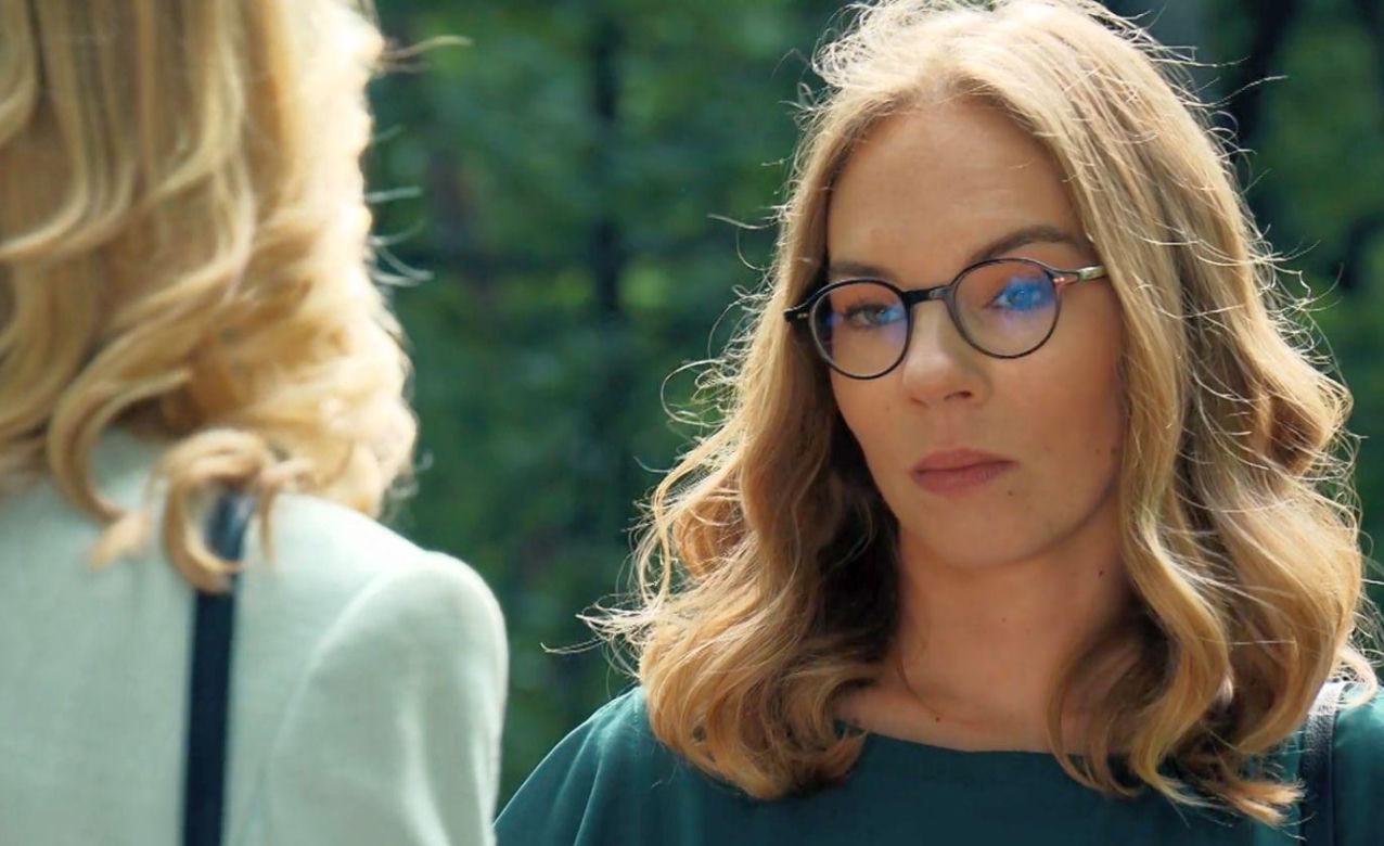 M jak miłość. Julia (Marta Chodorowska), Sylwia (Hanna Turnau)