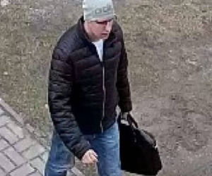 Wszedł na probostwo, zgarnął pieniądze i uciekł. Policja szuka złodzieja [ZDJĘCIA]