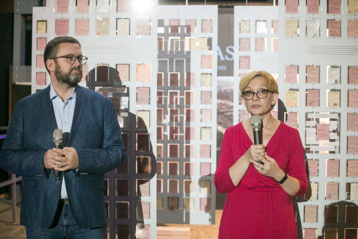 Muzeum Powstania Warszawskiego wzbogaciło się o blisko 400 powstańczych legitymacji, zabranych im w obozie jenieckim w Lamsdorf