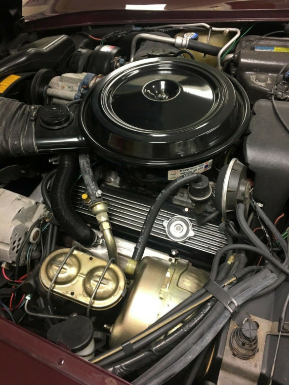 Corvette C3 z przebiegiem 1447 mil 